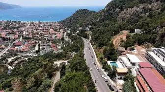 Fethiye'de Kurban Bayramı Yoğunluğu: Ölüdeniz'de 5 Kilometrelik Araç Kuyruğu Oluştu