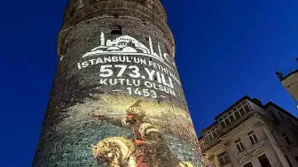 Galata Kulesi'nde İstanbul'un Fethi'nin 573. Yıl Dönümü Özel Işık Gösterisiyle Kutlandı