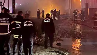 Gaziantep'te Mobilya Fabrikasında Yangın: Can Kaybı Yok