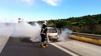 Gaziantep'te Seyir Halindeki Otomobil Alevlere Teslim Oldu