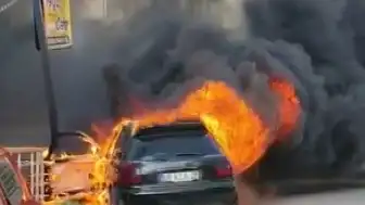 Hatay'da Park Halindeki Otomobilde Yangın Çıktı