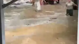 Hatay'da Sağanak Nedeniyle Cadde ve Evleri Su Bastı