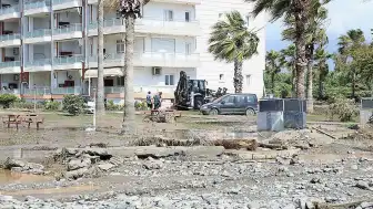 Hatay'da Sağanak Yağış Nedeniyle Dörtyol ve Hassa İlçelerinde Su Baskınları Yaşandı