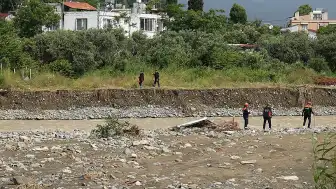 Hatay'da Sel Sularına Kapılan 2 Gencin Aranması Sürüyor