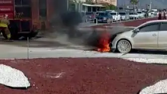 Hatay'da Seyir Halindeki Otomobil Alev Aldı