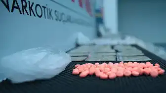 İstanbul'da 1 Ton Yakın Uyuşturucu Hap Ele Geçirildi