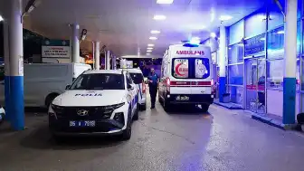 İzmir'de 6 Yaşındaki Çocuk, Okul Servisinin Altına Kaçan Topu Alırken Hayatını Kaybetti