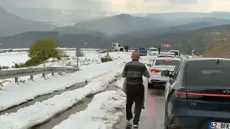 Karaman'da Ceviz Büyüklüğünde Dolu Yağışı Hayatı Felç Etti