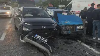 Kütahya'nın Domaniç ilçesinde trafik kazası: 3 yaralı