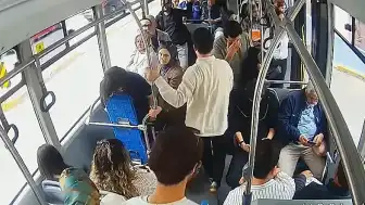 Otobüste Fenalaşan Yolcuya Sağlık Çalışanı ve Şoförden Hızlı Müdahale