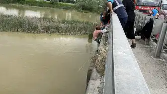 Sakarya Köprüsü'nde intihar girişimi: Ekipler 2,5 saatlik çabanın ardından şahsı kurtardı