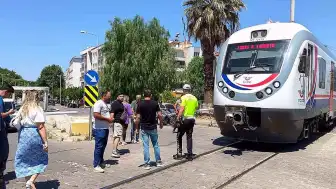 Selçuk'ta Hemzemin Geçitte Tren Kazası: 1 Kişi Ağır Yaralandı