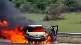 TAG Otoyolu'nda Seyir Halindeki Otomobil Alevlere Teslim Oldu