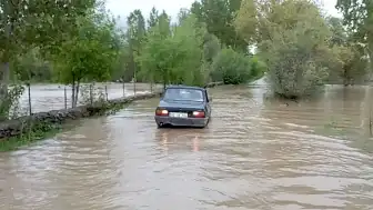Tokat'ta Çekerek Irmağı Taştı: Köylerde Ulaşım ve Tarım Durdu