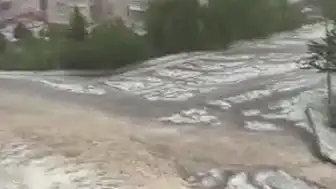 Tokat'ta Sağanak ve Dolu: Ev ve İş Yerlerinde Su Baskınları Yaşandı