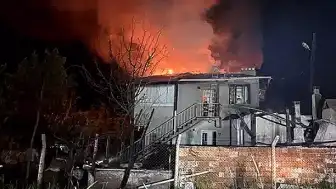 Tosya'da Çıkan Yangında İki Katlı Ev Kullanılmaz Hale Geldi