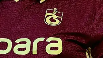 Trabzonspor Bayrağına Bıçaklı Saldırı Girişimi Kamerada