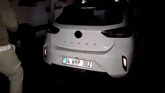 Üsküdar'da Park Halindeki Üç Araç Küle Döndü