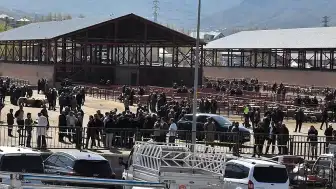 Van'da Hayvan Pazarında Çıkan Kavgada 1 Kişi Hayatını Kaybetti, 13 Yaralandı