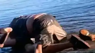 70 Yaşındaki Adam, Engelli Genci Gölde Boğmaya Çalıştı