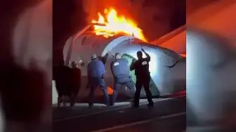 ABD Teksas'ta Otoyola Uçak Düştü: 1 Kişi Hayatını Kaybetti