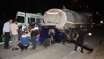 Adana TAG Otoyolu'nda Tankerle Çarpışan Otomobildeki Sürücü Hayatını Kaybetti