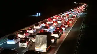 Anadolu Otoyolu Düzce Geçişinde Bayram Tatili Dönüşü Trafik Yoğunluğu