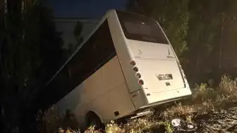 Ankara Mamak'ta servis aracının şarampole devrildiği kazada 8 yaralı
