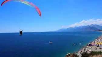 Antalya Konyaaltı Sahili'nde YKS Sonrası Yoğunluk