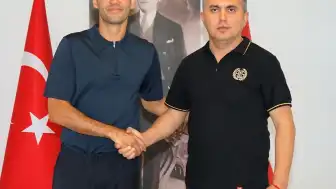 Antalyaspor Kulüp Başkanı Mustafa Ergün Katılımıyla Veysel Sarı ile Sözleşme Yenilendi