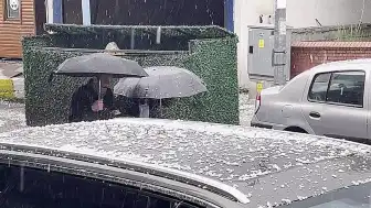 Ardahan'da Etkili Olan Dolu Yağışı Şehri Beyaza Büründürdü