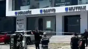 Avcılar'da E-5 Yan Yolunda Trafik Kazası: Sürücü Kurtarıldı