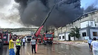 Gaziantep'te Tekstil Fabrikasında Yangın: Müdahale Devam Ediyor