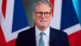 İngiltere'de Siyasi Dönüşüm: Keir Starmer'ın İstifası Sonrası İşçi Partisi'nde Yeni Liderlik Süreci