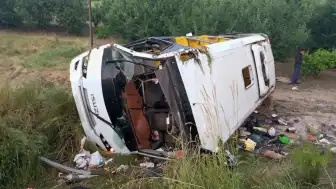 Isparta'da Tur Otobüsünün Devrilmesi Sonucu 4 Kişi Hayatını Kaybetti, 15 Kişi Yaralandı