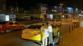 İstanbul'da Yolcu Taksiciyi Darp Etti: Şoför Ağır Yaralandı