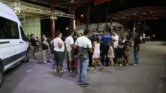 İzmir Konak'ta Evde Çıkan Kavga: 9 Bıçak Darbesiyle Ağır Yaralanan Şahıs Hastaneye Kaldırıldı