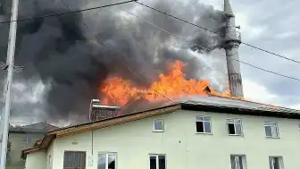 Kastamonu'nun Daday ilçesinde çıkan yangında tarihi cami küle döndü