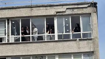 Samsun'da İş Hanından Düşen Sıva Parçaları 2 Kişiyi Yaraladı