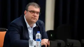 Seferihisar Belediye Başkanı İsmail Yetişkin rüşvet soruşturması kapsamında gözaltına alındı