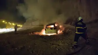 Siirt-Kurtalan Kara Yolunda Otomobil Yangını: Araç Kullanılamaz Hale Geldi