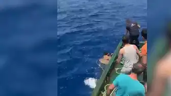 Türk Balıkçılar Malta Açıklarında 48 Göçmeni Kurtardı