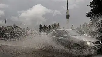 Türkiye Genelinde Sağanak Yağış Bekleniyor: Bazı Bölgelerde Dikkatli Olunmalı