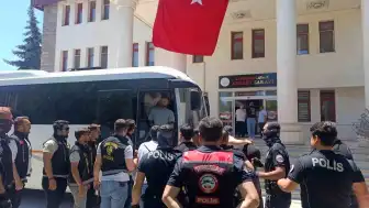 Afyonkarahisar'daki Minibüs Durağı Cinayetiyle İlgili 18 Şüpheli Adliyeye Sevk Edildi