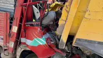 Aksaray'da Kamyonetin Kamyona Çarpması Sonucu Oluşan Kazada 2 Yaralı