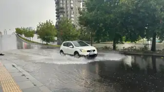 Ankara'da Gök Gürültülü Sağanak Yağış Etkili Oldu