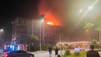 Antalya Alanya'da Otel Yangını: Çatı Katında Çıkan Alevler Tahliye Gerektirdi
