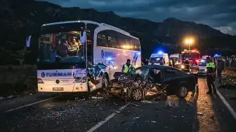 Antalya'da Tur Otobüsü ile Otomobil Çarpıştı: 1 Ölü, 12 Yaralı