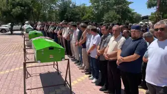 Antalya'daki feci kazada hayatını kaybeden 5 kişi Konya'da toprağa verildi
