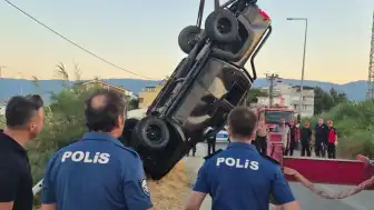 Balıkesir Edremit'te kamyonetin dereye düşmesi sonucu 2 kişi yaşamını yitirdi